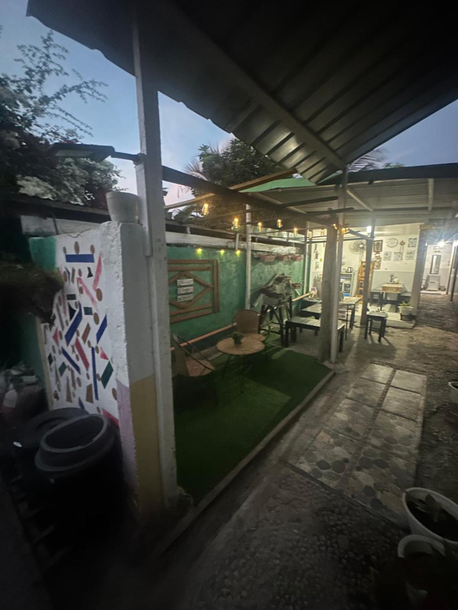 Maui'S Place Badian Exterior photo
